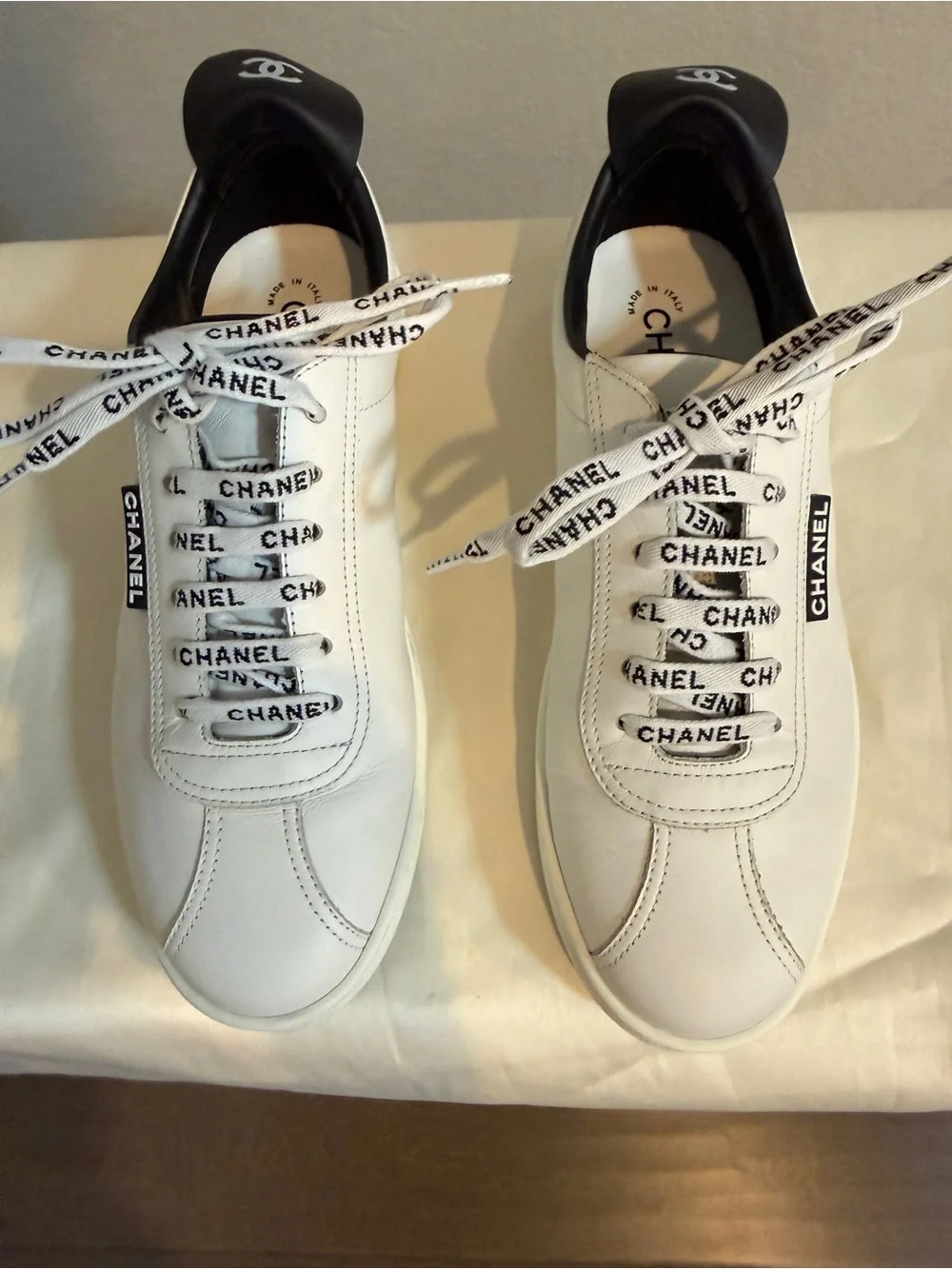 CHANEL White Leather Weekender Tennis Sneakers